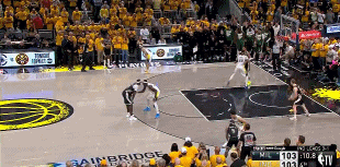 太难了！ Antetokounmpo的后背转过身 面对防守 错过了跳投 双方都加时赛进入